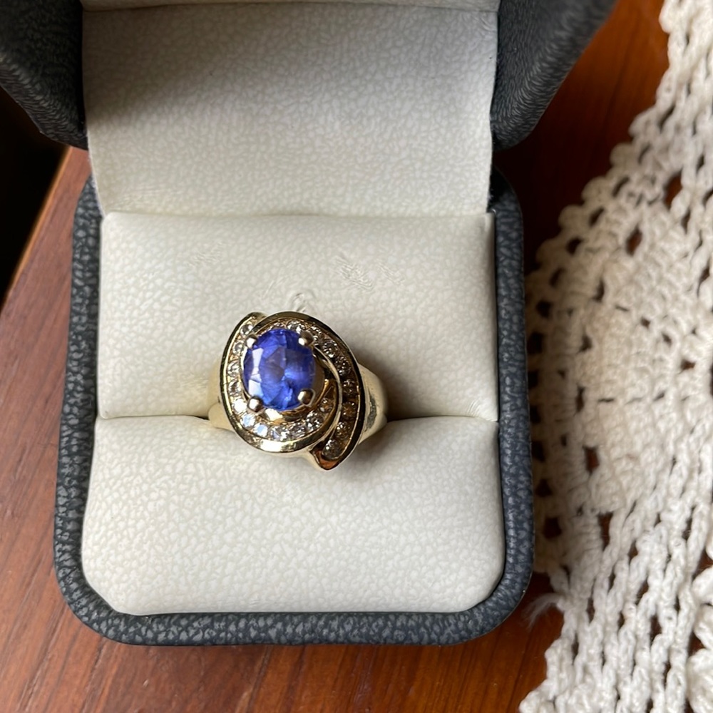 14 K gold with Gorgeous genuine tanzanite and diamond ring